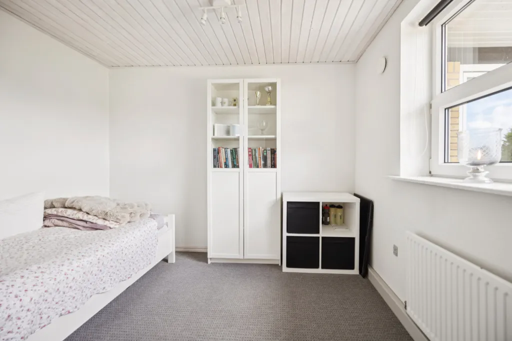 Bedrooms - Functional Villa with South-West Terrace in Åbyen