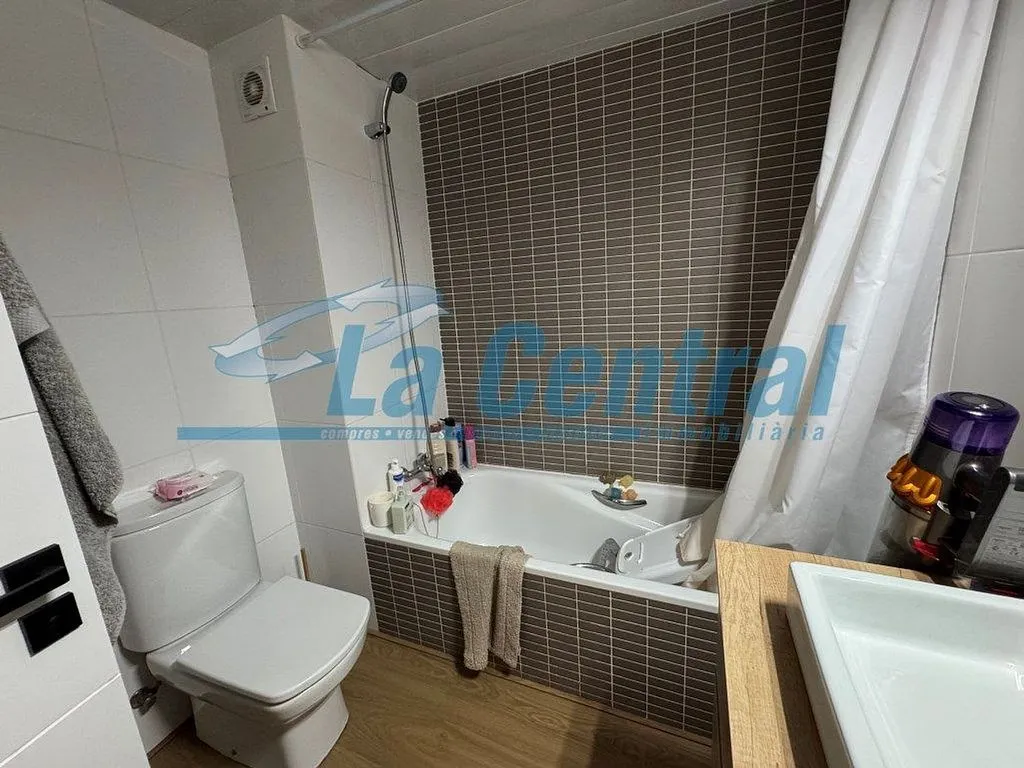 Bathrooms - Bright Apartment with Open Plan in La Sénia
