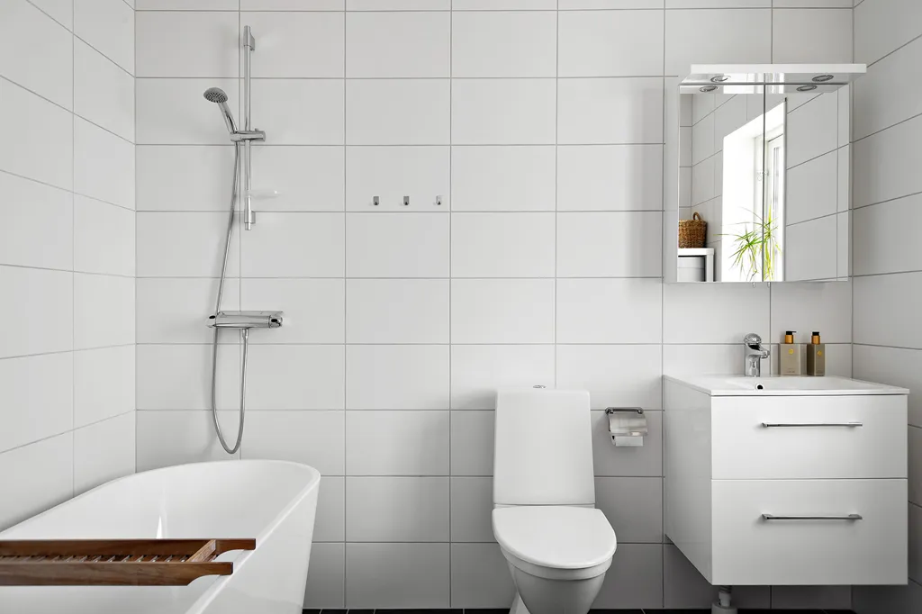 Bagni - Apartment with Garden in Norra Bro
