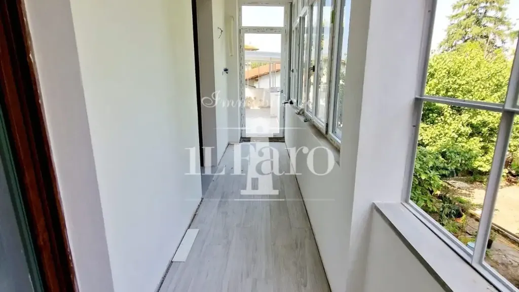 Entrée - Rear-Accessed Flats with Balcony in Signa