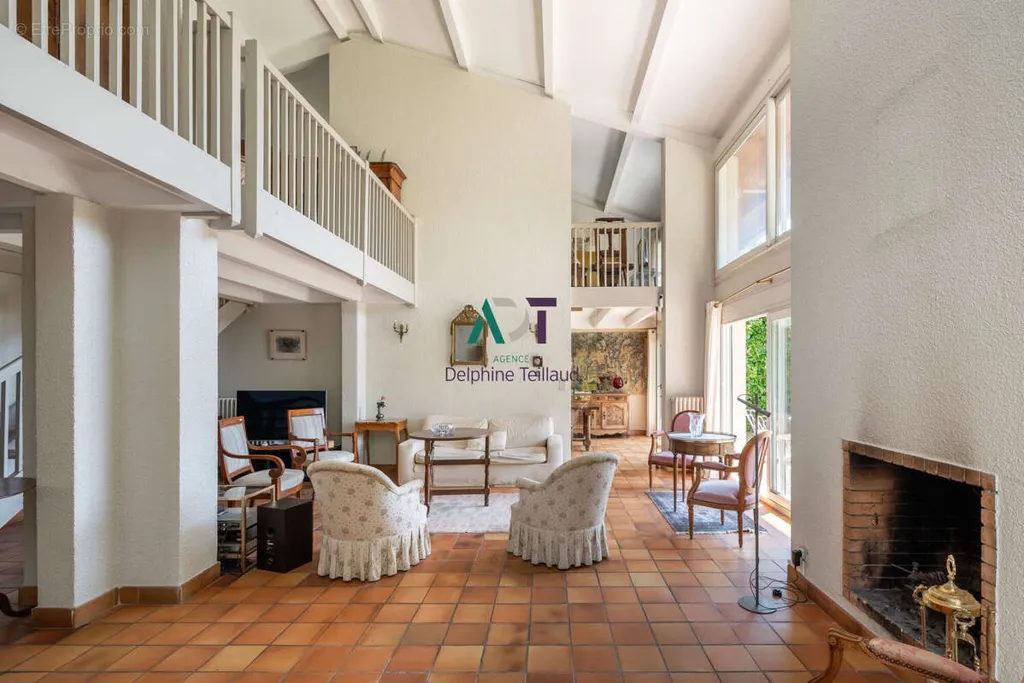 Séjour - Maison d'Architecte avec Piscine à Saint-Ismier