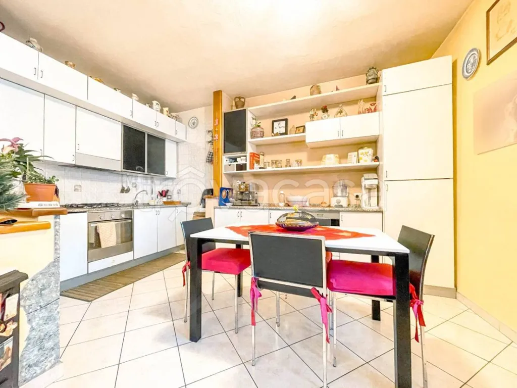 Sala da pranzo - Central Apartment with Balcony in Invorio
