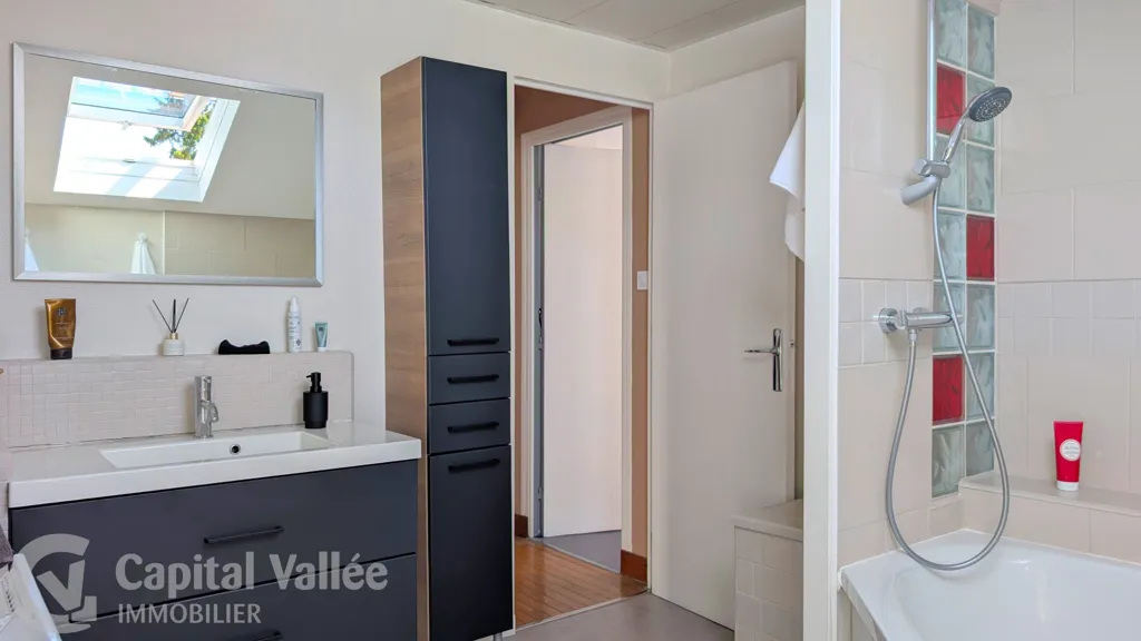 Salles de bain - Pavillon avec Terrasse et Jardin à Bures-sur-Yvette