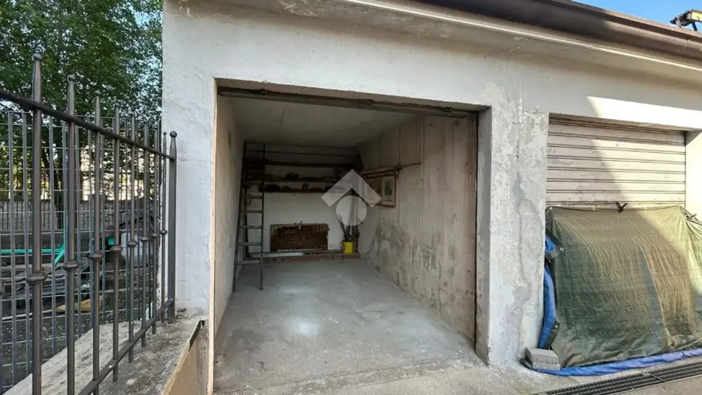 Aed - 3-Room Apartment with Balcony in Brescia