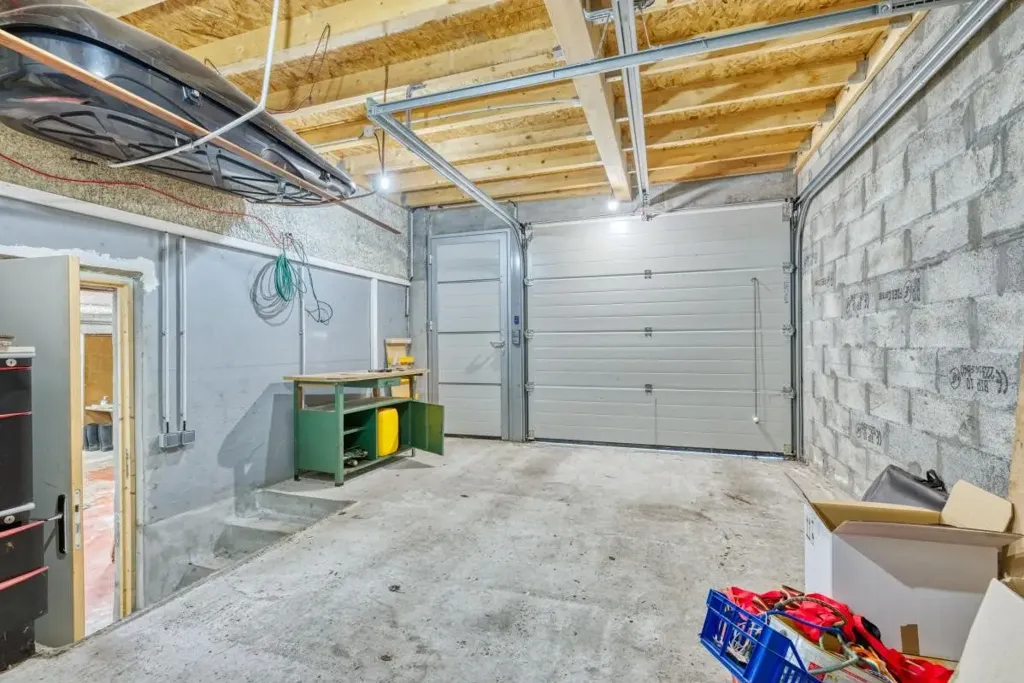 Garage - Architectural House with Patio near Pessac