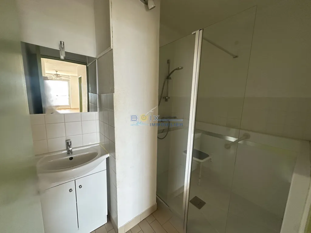 Vannitoad - 3-Bed Flat with Terrace in Sète