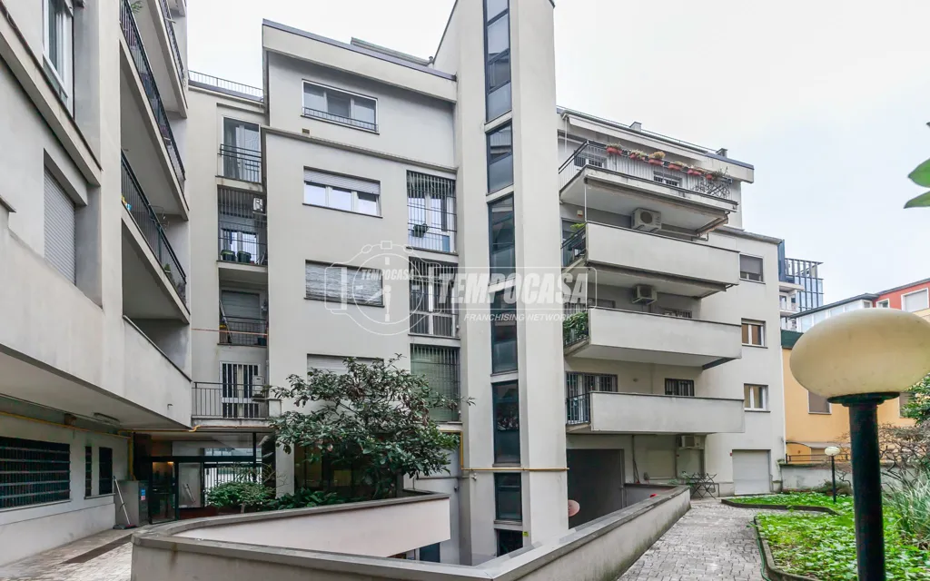 Jardin - Trilocale with Balcony in Milan's Isola