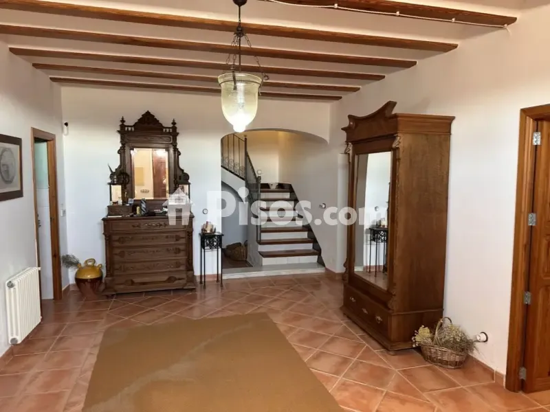 Entrée - Historic Finca with Vineyards in Requena