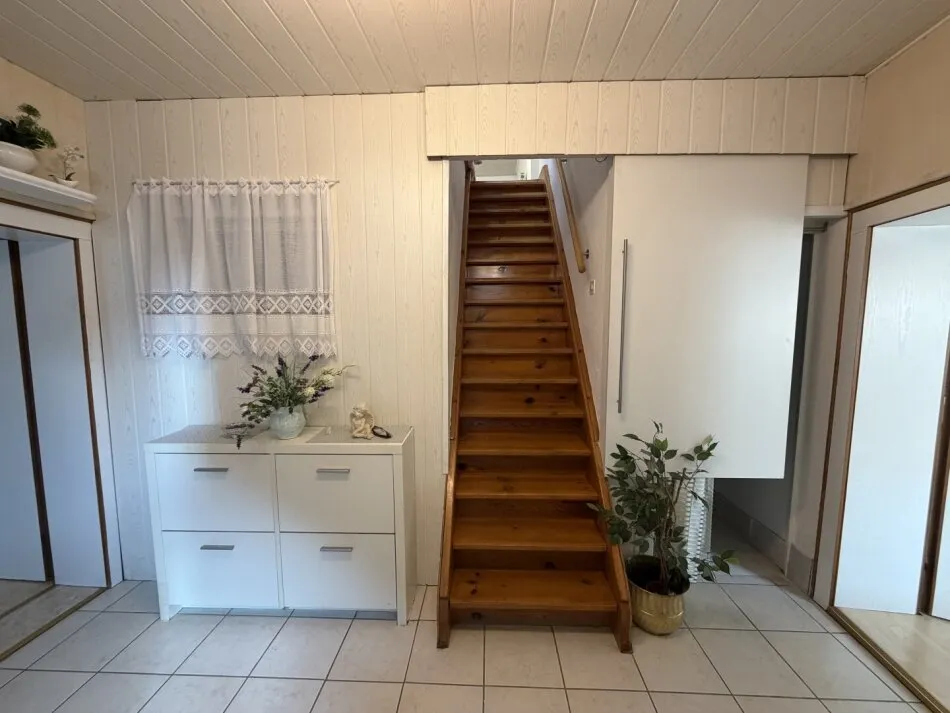Pièces - Multi-Generational House with Garden in Enns