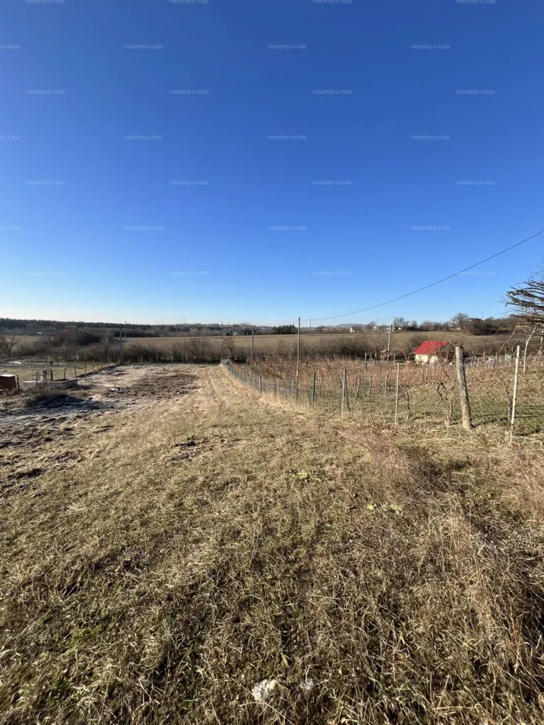Giardino - Agricultural Plot with Views in Várpalota