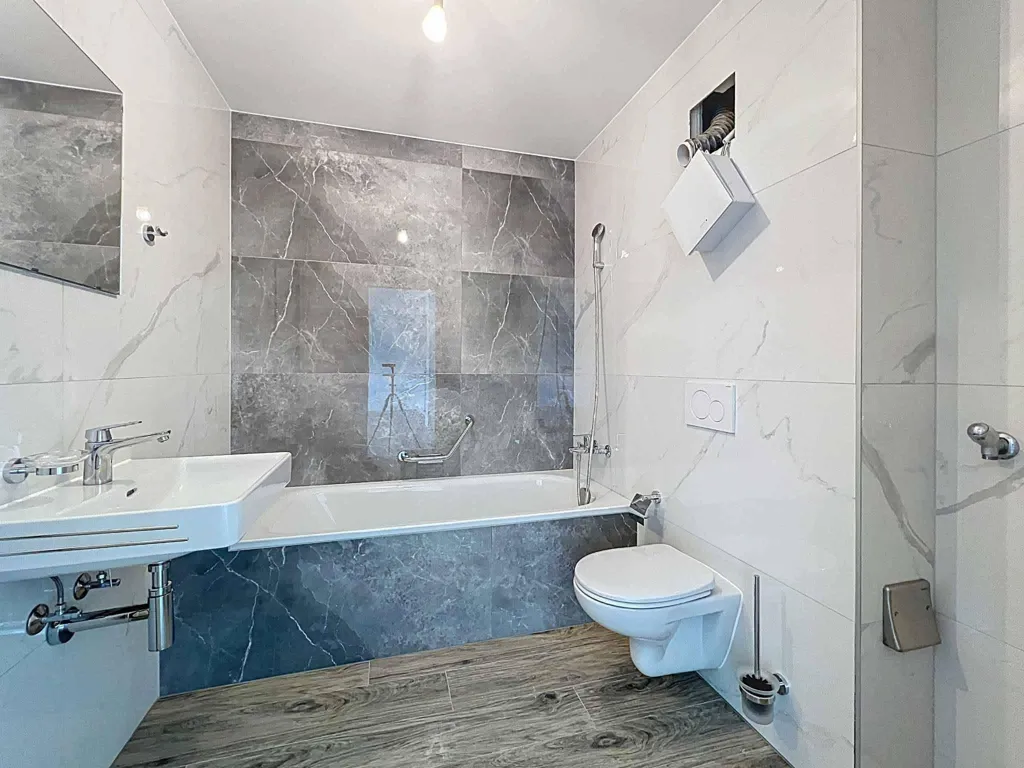 Salles de bain - 2.5-Bedroom Apartment with Balcony in Sentier