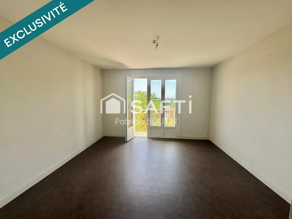Toad - Bright 3-Bed Apartment with Balcony in Niort