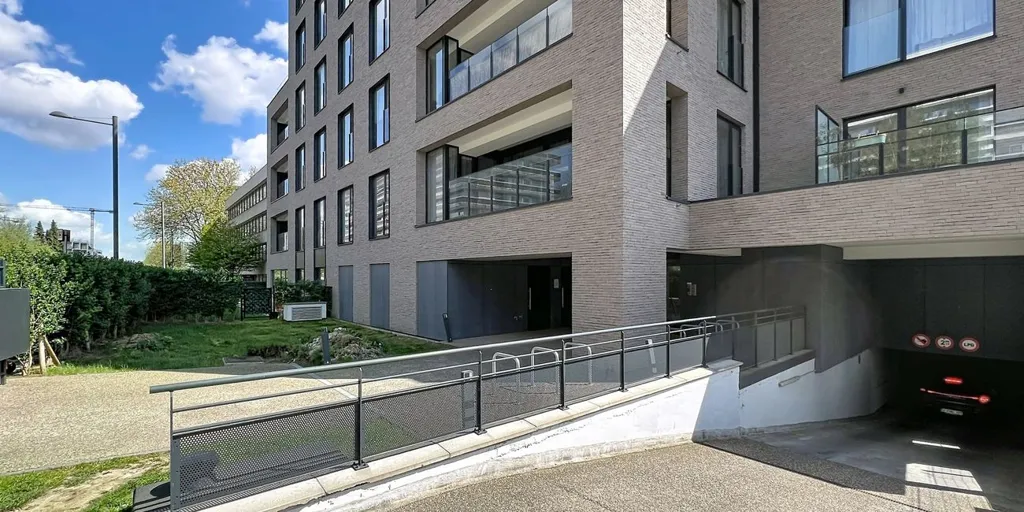 Extérieur - Appartement avec Terrasse et Parking à Schaarbeek