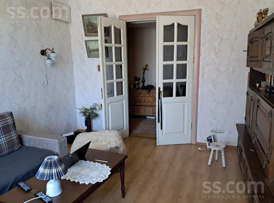Elutuba - Two-Bedroom Flat in Stalinist Building, Riga