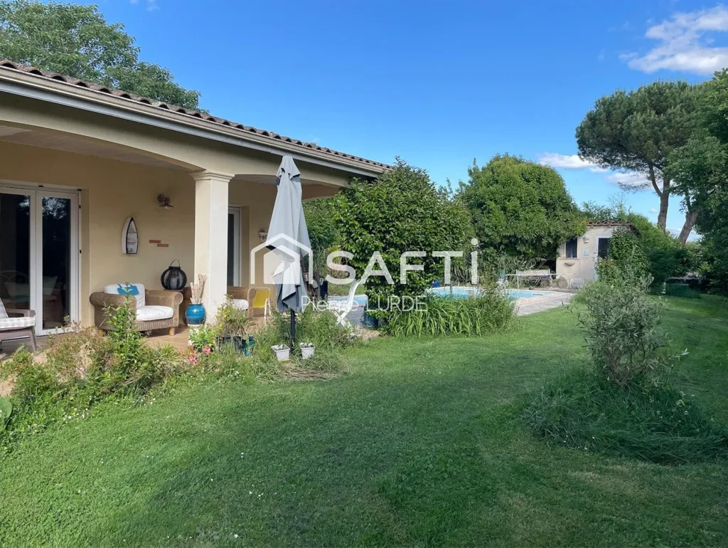 Jardin - Villa avec Piscine et Double Garage à Saint Nauphary