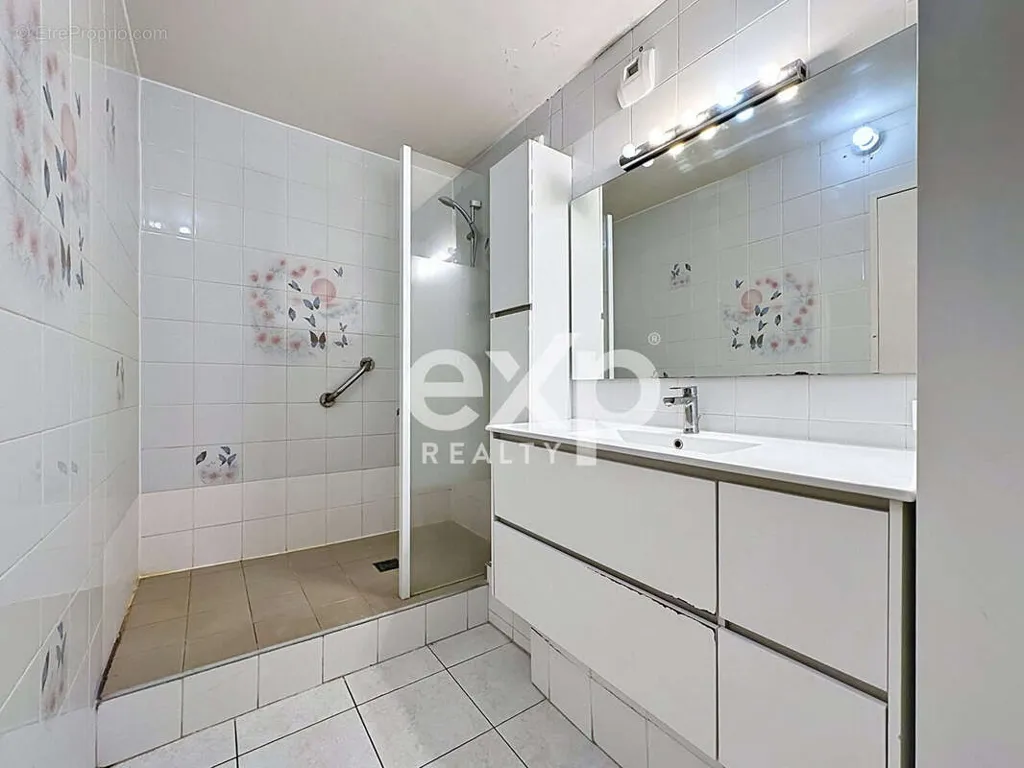 Vannitoad - Apartment with Balcony near Saint-Denis Centre