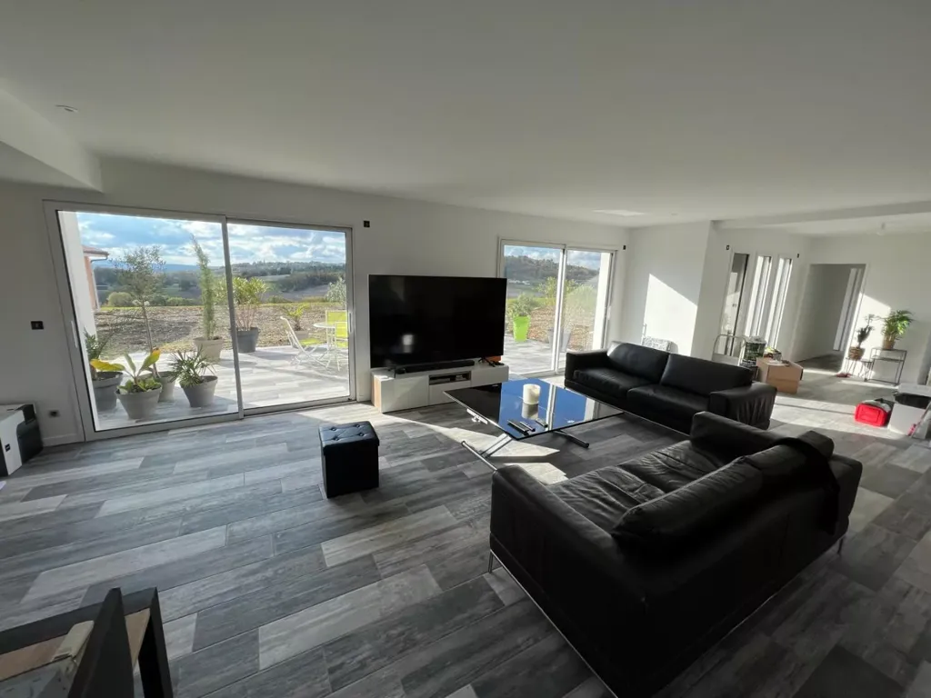 Séjour - Maison Contemporaine avec Prestations Haut de Gamme à Proximité des Commodités