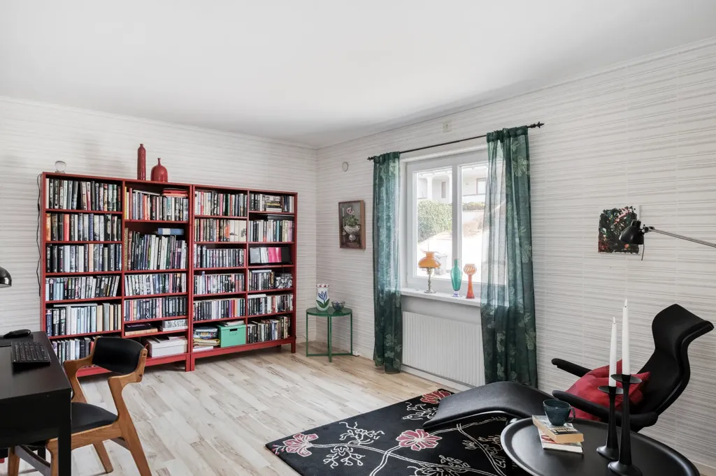 Bureau - Charming Villa with Garden in Blekinge