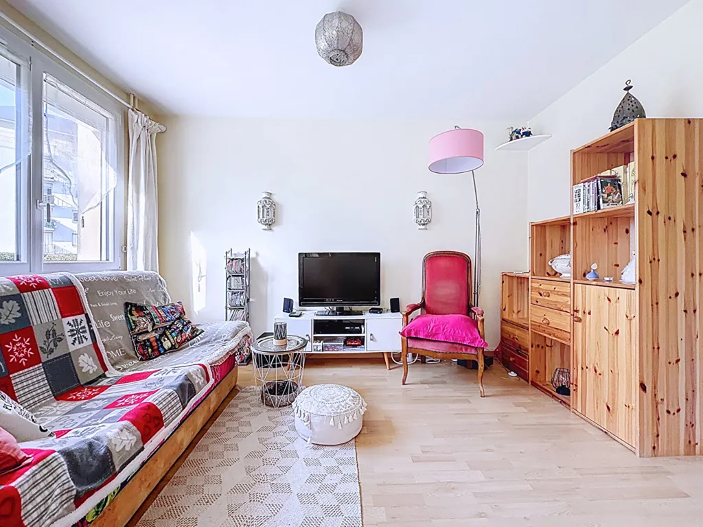 Elutuba - Bright 3-Piece Apartment with Loggia in Lucé