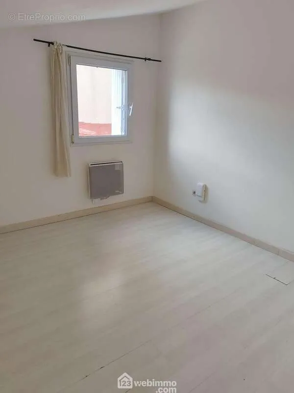 Toad - Duplex with Rare Volumes in Sète Centre