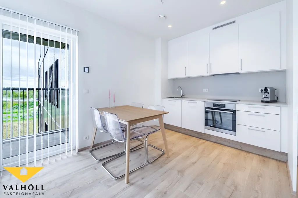 Köök - Modern Apartment with Balcony in Reykjavik