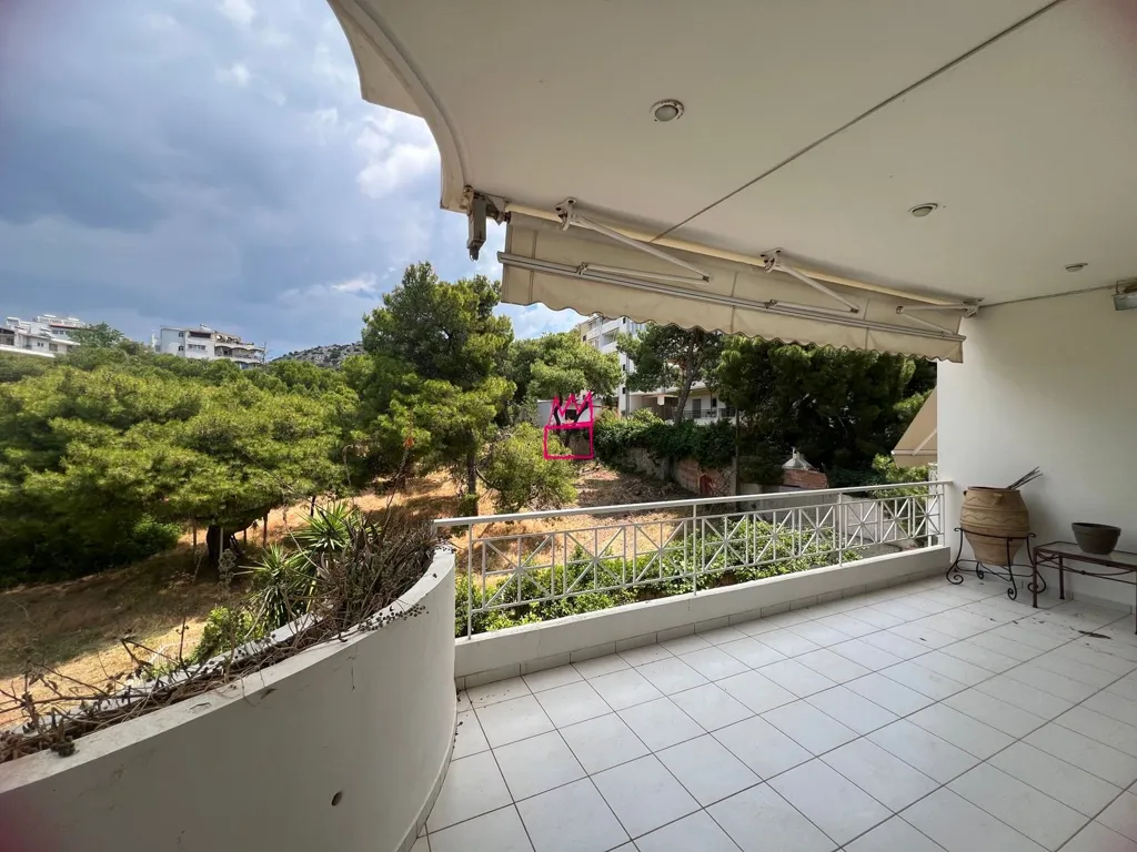 Terrasse - Luxurious Apartment with Forest View in Vouliagmeni