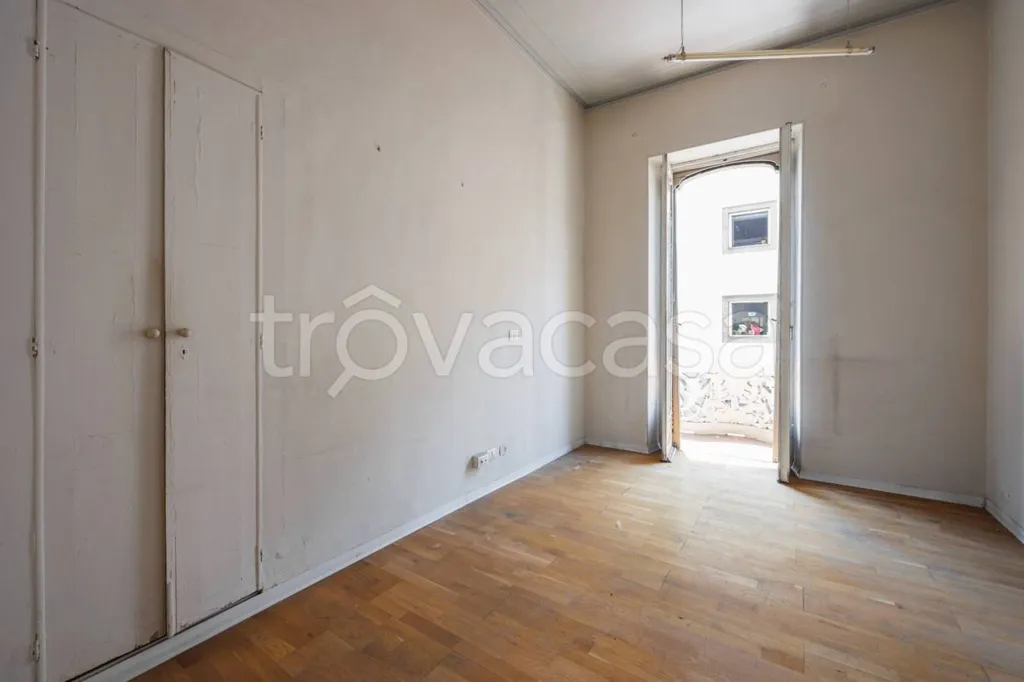 Rooms - Liberty Style Apartment with Bow Window in Turin