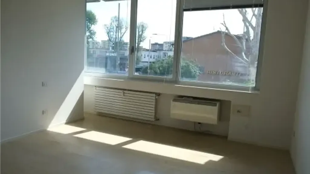 Pièces - 2-Bedroom Apartment with Balcony in Florence