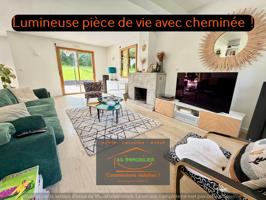 Séjour - Maison Récemment Construite avec Terrasse à Pacé