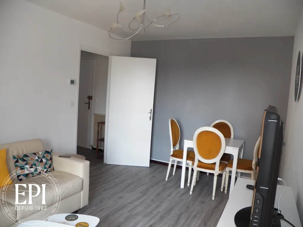 Soggiorno - Furnished Flat with Balcony in Central Location