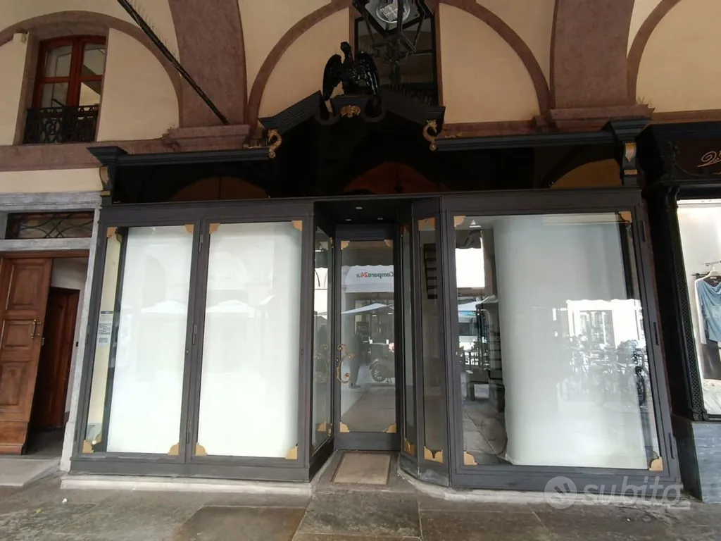 Välivaade - Commercial Space with Large Windows in Saluzzo
