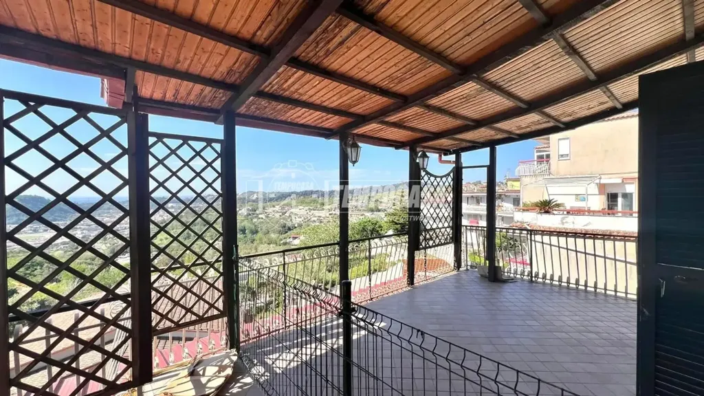 Rõdu - Attic with Panoramic Terrace in Naples