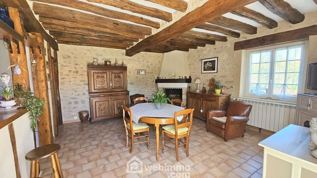 Sala da pranzo - Stone House with Terraces in Nemours