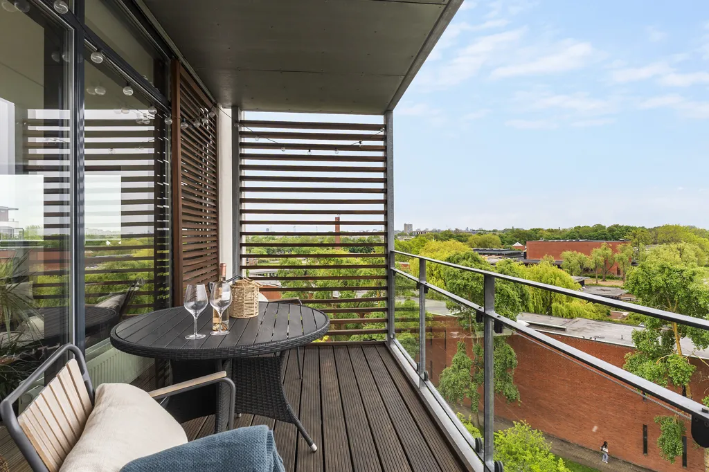 Balcone - 3-Bed Apartment with Balconies in Søborg