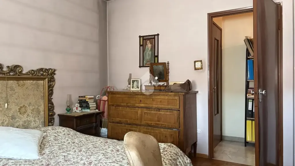 Magamistoad - 4-Room Apartment with Balcony in Ferrara