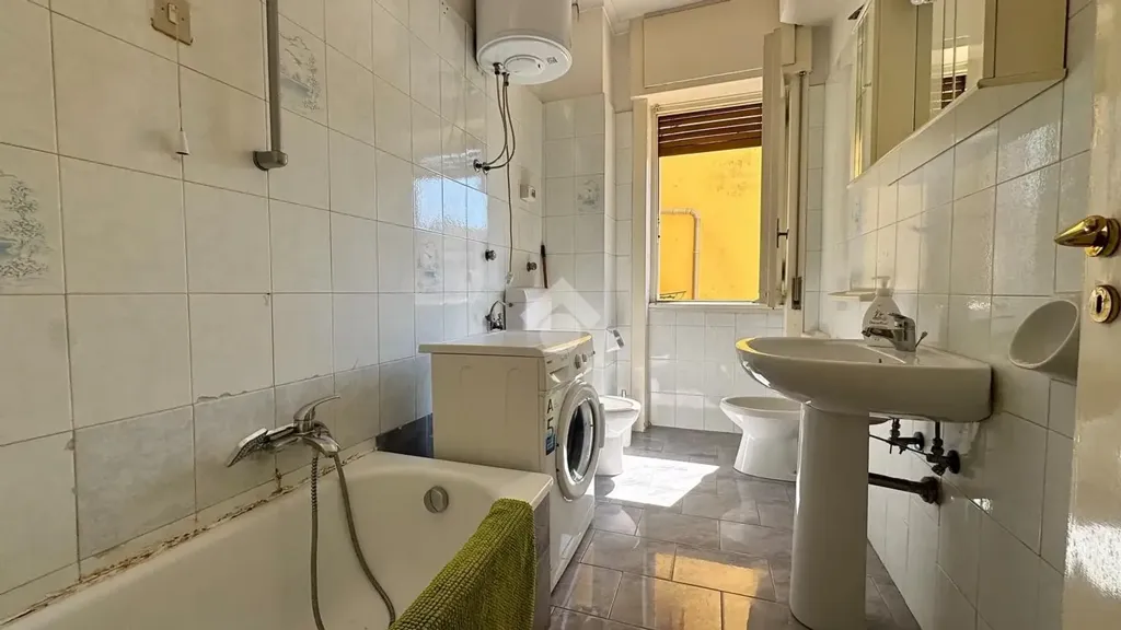 Bagni - Apartment with Balcony in Naples