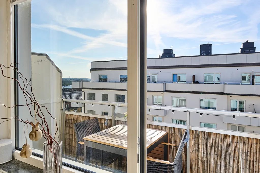 Balcone - Etage Flat with West-Facing Balcony in Stockholm