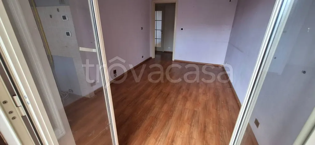 Hallway - Bright Trilocale with Balcony in Torino