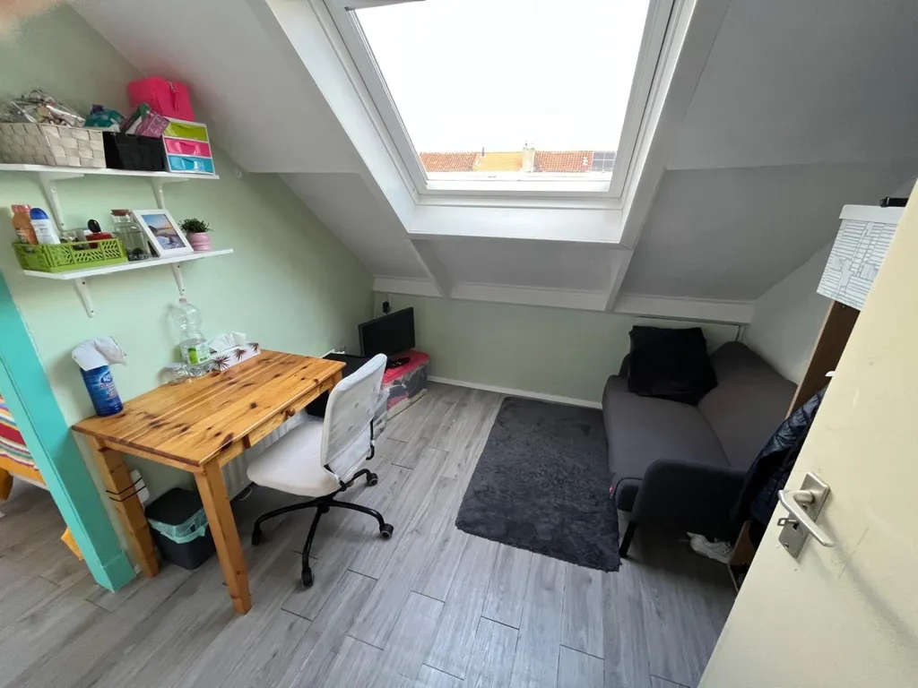 Pièces - Furnished Room in Zuilen