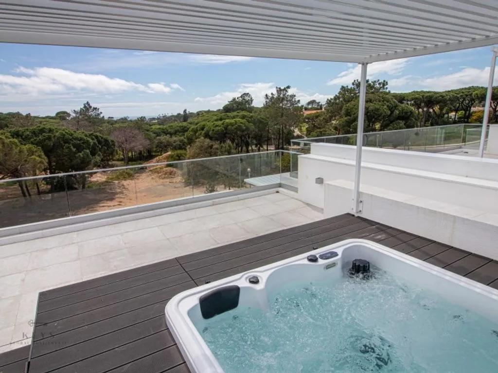 Terrass - Contemporary Villa with Infinity Pool in Vilas Alvas