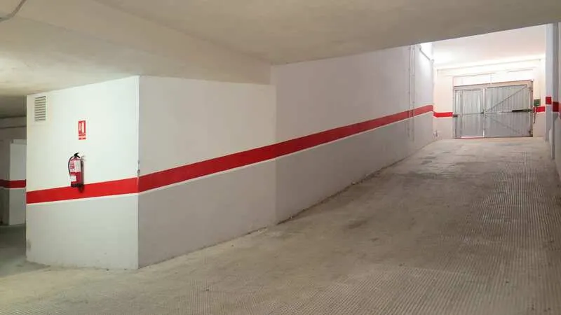 Garaaž - Garage with Easy Access in Benavites