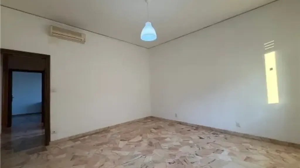 Toad - Partially Renovated Apartment with Balcony in Florence