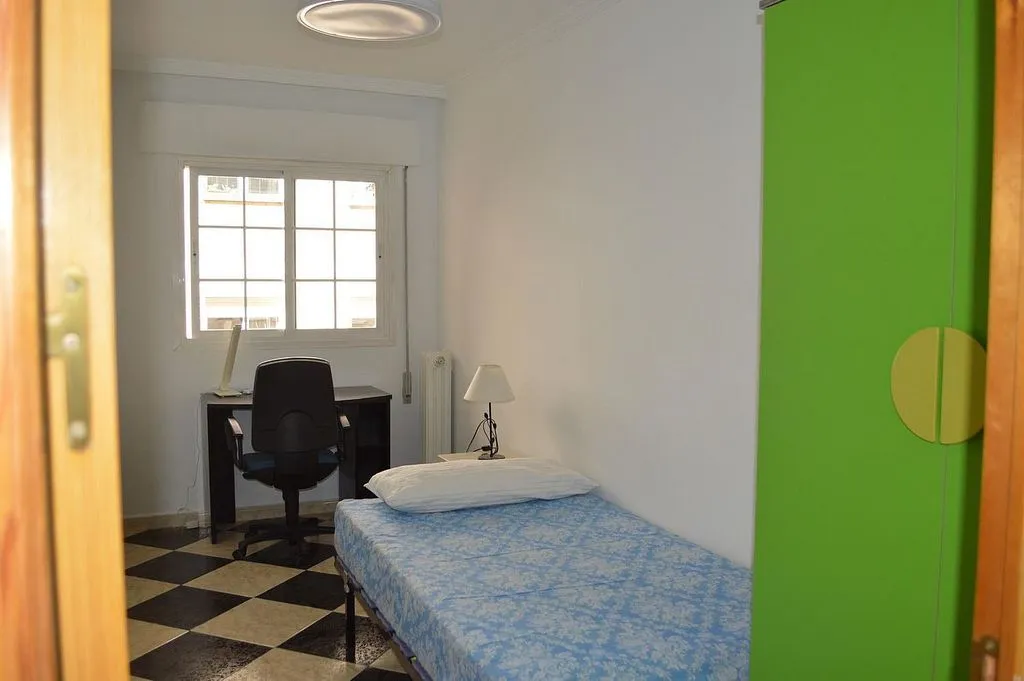 Magamistoad - Amueblated Flat with Balcony in Granada