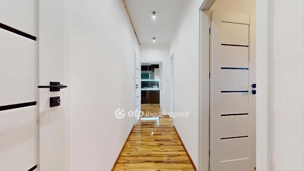 Ingresso - Modernised Apartment with Balcony in Miskolc Centre