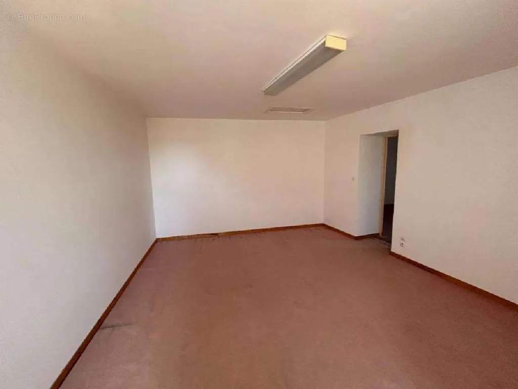 Rooms - House with Garden in Prin-Deyrançon