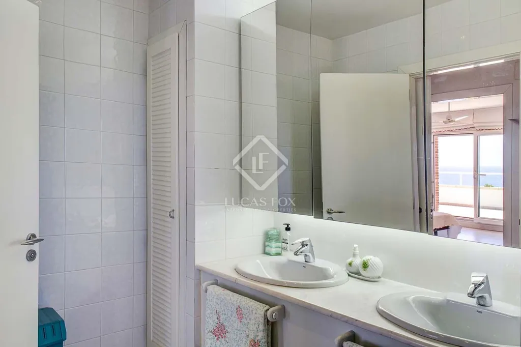 Vannitoad - House with Sea View and Pool in Torredembarra