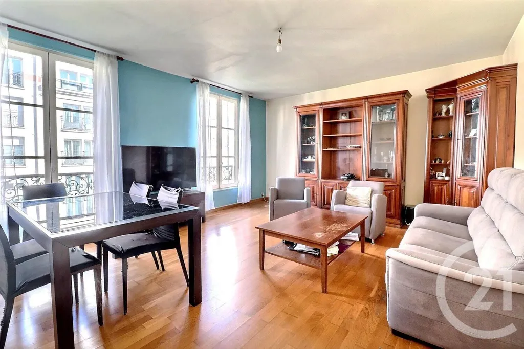 Séjour - Appartement Traversant avec Ascenseur à Les Lilas