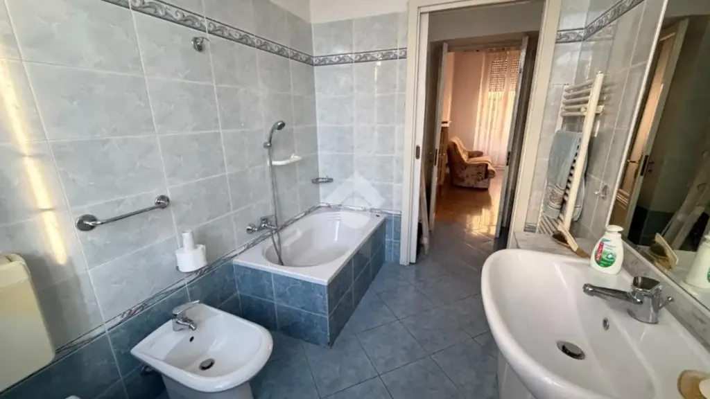 Vannitoad - 3-Room Apartment with Balcony in Broni