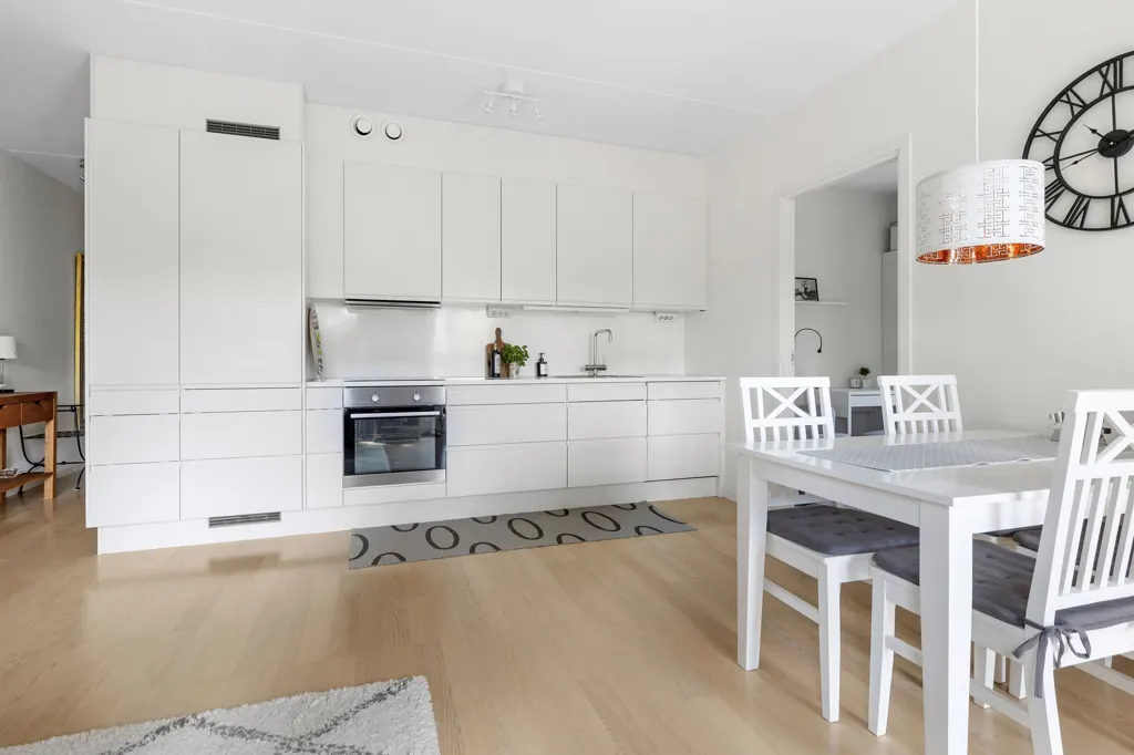 Salle à manger - Modern Flat with Balcony in Hässelby Strand