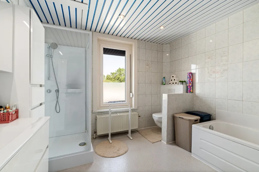 Bagni - Spacious Home with Garden in Denderwindeke